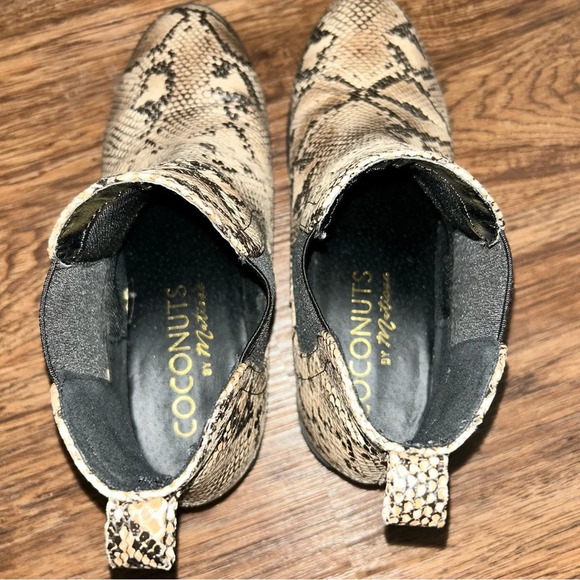 Snakeskin Chelsea slip on bootie size 7 M - Picture 4 of 11